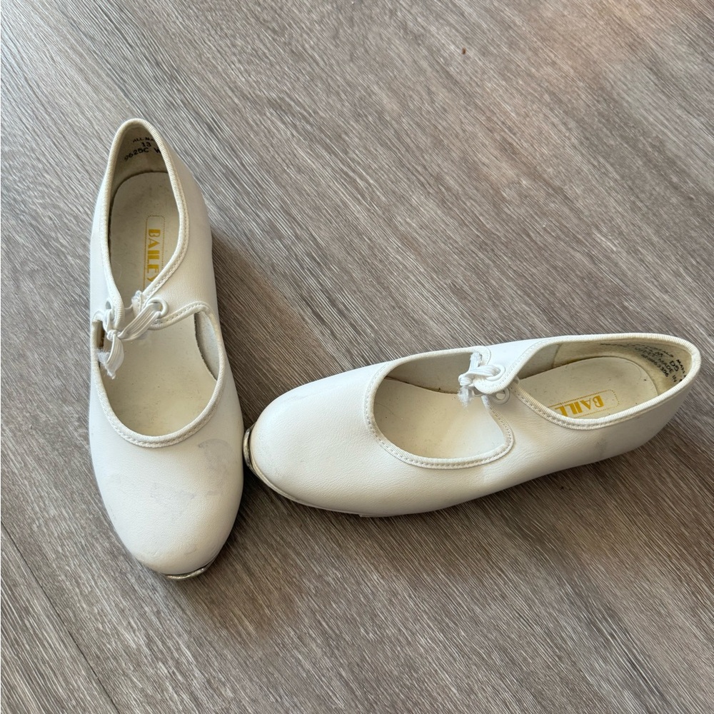 Girls Size 13.5 White Tap Shoes from Bailey’s Slipper Shop